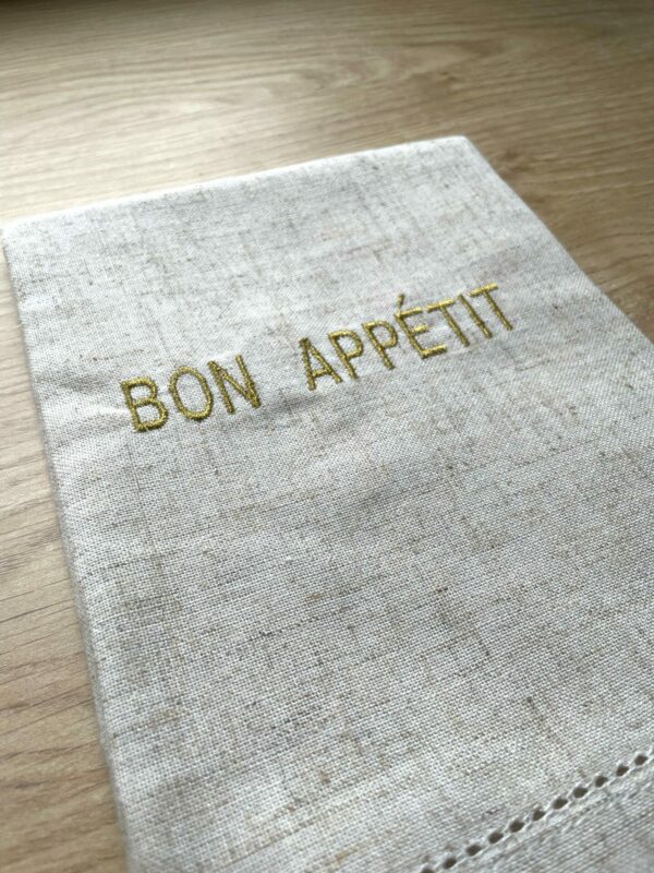 Serviette de table brodée