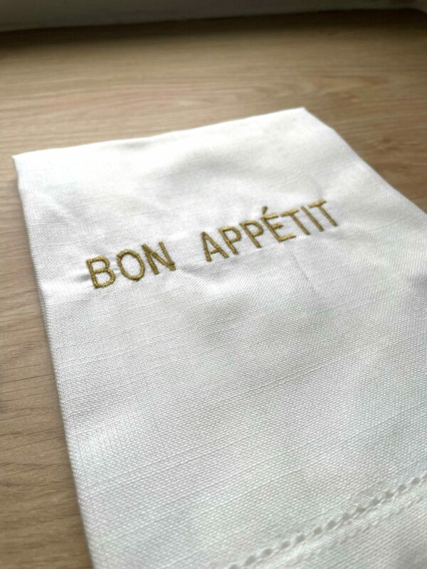Serviette de table brodée