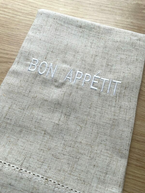 Serviette de table brodée