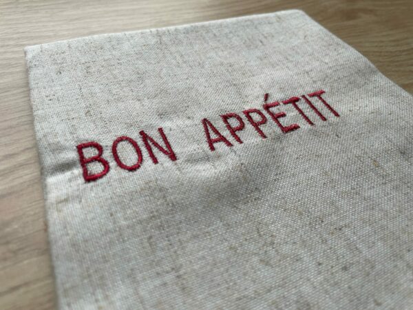 Serviette de table brodée