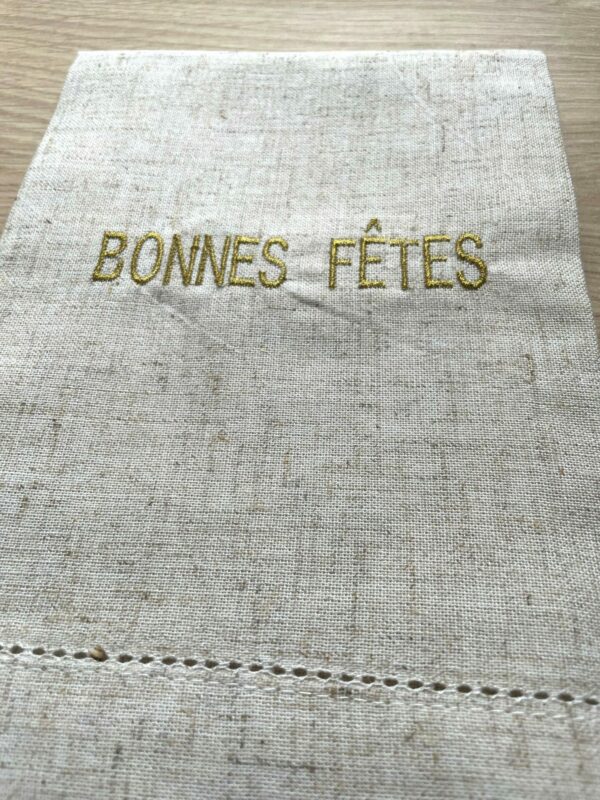 Serviette de table brodée