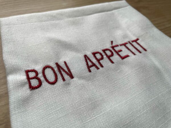 Serviette de table brodée